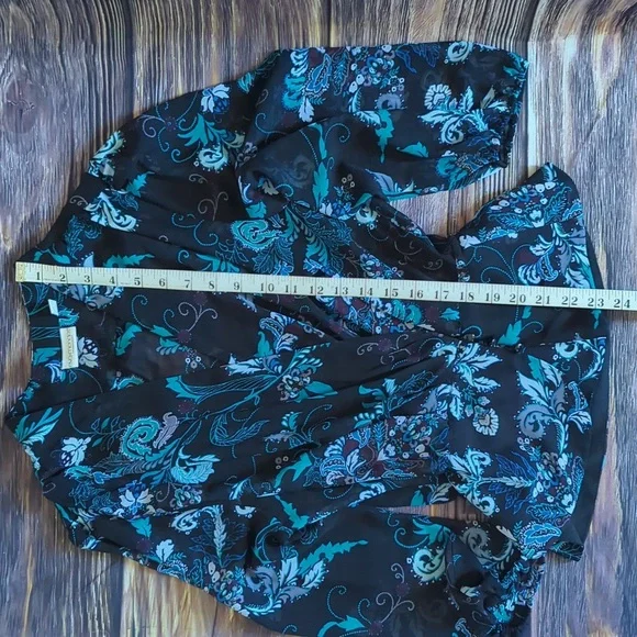 Eva Mendes New York & Company Black and Blue Floral Wrap Blouse Medium - Picture 10 of 10